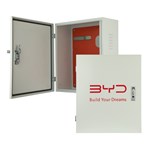 Caixa de proteção para carregador de veículos elétricos com trava.