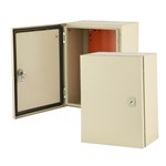 Caixa de proteção elétrica com placa de montagem