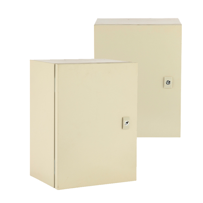 Caixa elétrica com entradas pré-perfuradas para facilitar a passagem de conduítes.