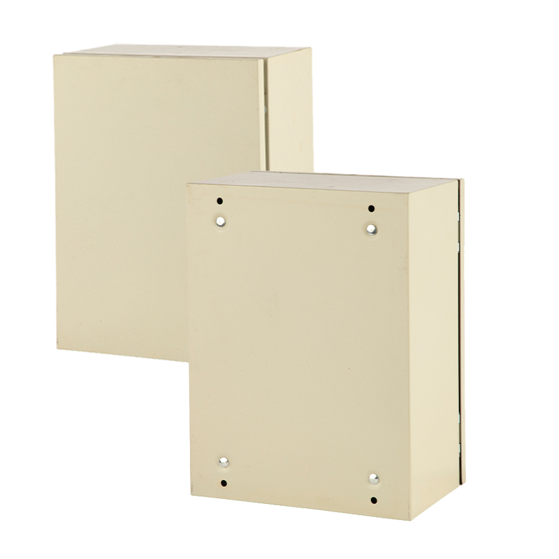 Caixa metálica resistente às intempéries com bordas seladas.