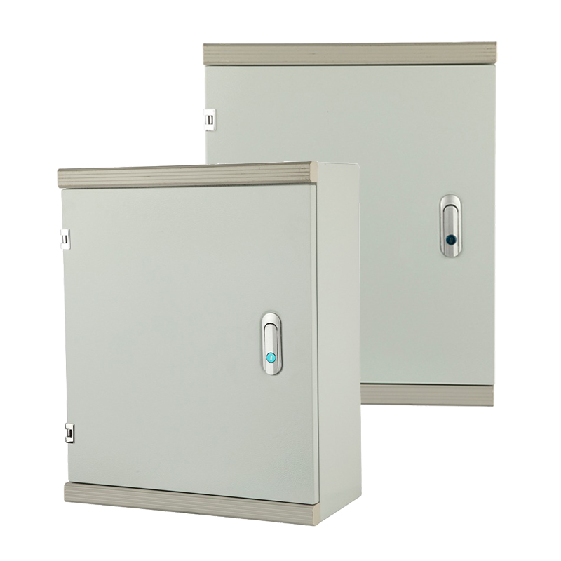 Caixa elétrica com furos de montagem pré-cortados.