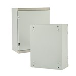 Caixa à prova de intempéries com terminal de aterramento integrado.